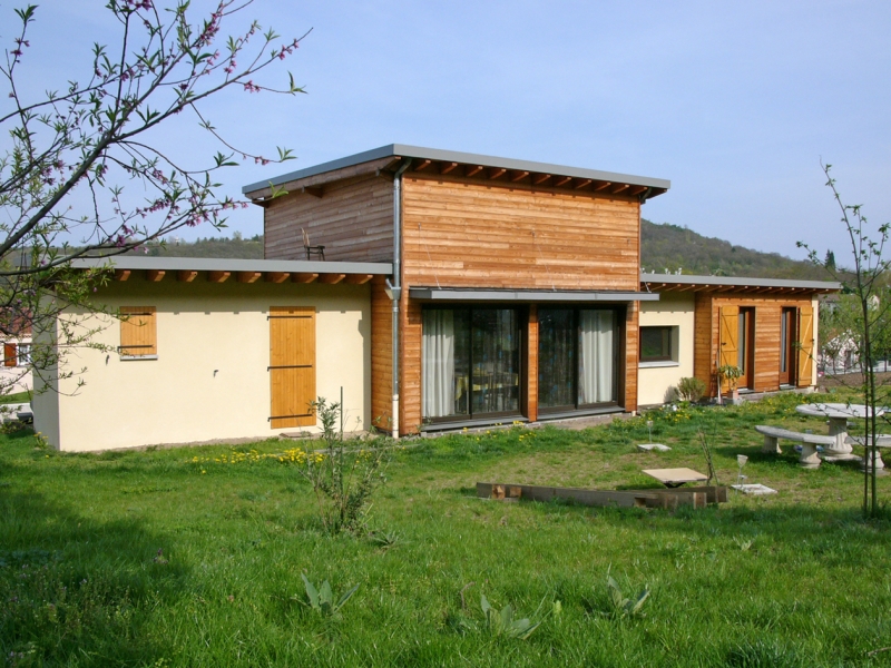 Maison R.C. à Nohanent (63 830)
Habitat écologique très haute performance énergétique.