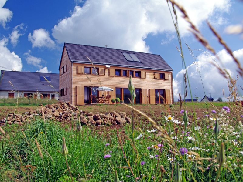 Maison D. à Besse et Saint Anastaise (63 610)
Habitat écologique basse consommation énergétique (label BBC Effinergie ®).