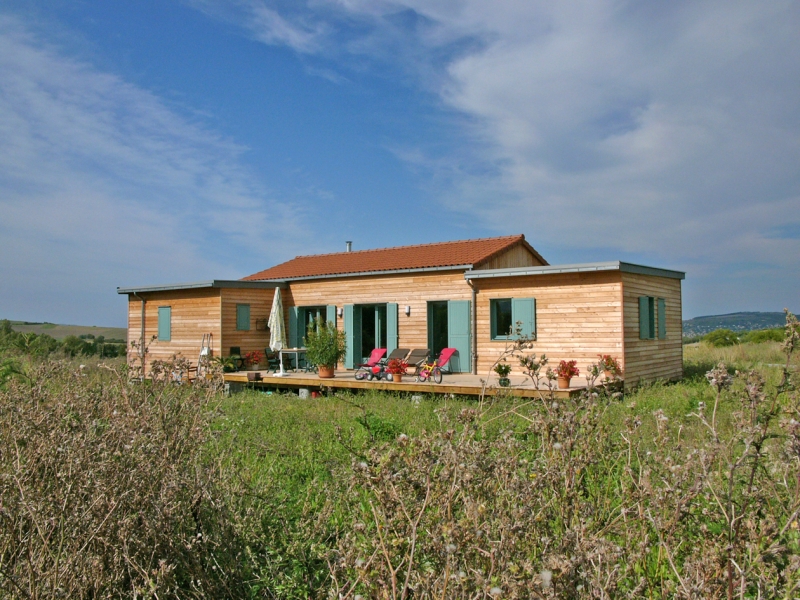 Maison V. &agrave; La Roche Blanche (63 670).
Habitat &eacute;cologique basse consommation &eacute;nerg&eacute;tique.